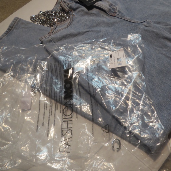 FashionNova Link by link Chain jeans - Picture 5 of 7